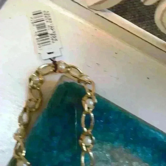 NWT Costume Jewelry: Gold & Pearl Chain - Picture 3 of 4